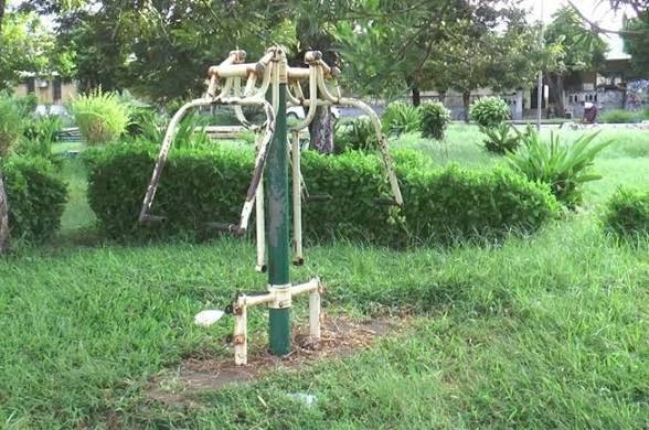 MOZAMBIQUE: QUELIMANE'S OUTDOOR GYM FALLS INTO DISREPAIR AMID LACK OF MAINTENANCE
