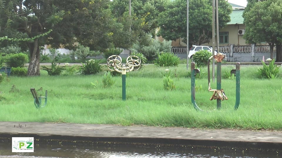 Quelimane outdoor gym in a bad state due to lack of maintenance.
